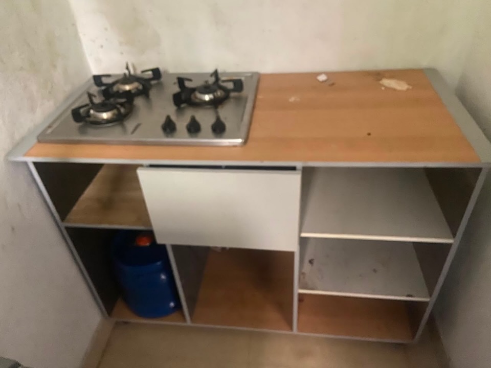 3 Burner Gas Cooker with Wooden stand /shelve