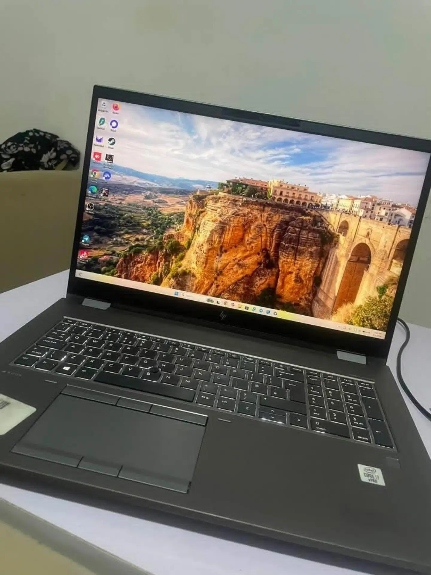 USED Hp zbook Core i7 32gb ram Graphic card nvidia quadro rtx 4000 with max -Q Design (8gb) G6 Storage 512gb 17inches lasts 3-4hrs